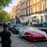 90 véhicules saisis à Londres : impact financier et assurance au cœur de l’opération