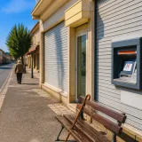 Fermeture des guichets en milieu rural : quelles pertes pour l'accès à l'argent et au conseil bancaire ?