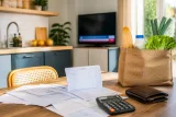 La consommation des Français ralentit : vers une priorité aux dépenses essentielles
