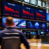 Wall Street marque le pas après des records, sous l'effet du conflit US‑Iran et des résultats tech