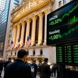 Wall Street termine en hausse, Amazon propulse le Nasdaq après des résultats rassurants