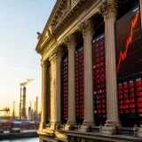 Wall Street freine: les indices reculent sous l'effet de la géopolitique et de la hausse des taux