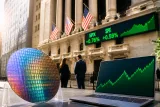 Wall Street démarre la semaine en territoire positif, dopée par les semi‑conducteurs