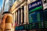Wall Street rallie les semi-conducteurs, le Dow franchit pour la première fois 53.000 points
