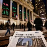 Wall Street hésite : secteurs technologiques et mémoire lourdement sanctionnés, gros rachat approuvé au Royaume‑Uni