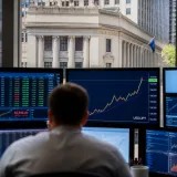 Les États‑Unis rachètent des yens pour la première fois depuis 1998 — le choc se répercute jusque sur Bitcoin