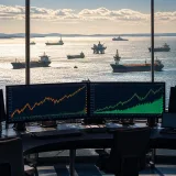 Tension Iran–Ormuz : le pétrole monte et Bitcoin frôle 66 000 $ après des menaces sur les exportations