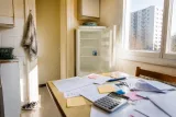 Le taux de pauvreté en France reste à un record malgré une hausse du niveau de vie en 2024