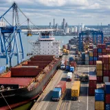 La croissance américaine ralentit au T2 : les importations pèsent, la demande intérieure tient