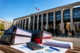 Le gouvernement annonce 3 milliards d'économies supplémentaires, le déficit à 5 % menacé
