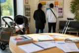 En Île‑de‑France, la garde d’enfants et la maîtrise du français demeurent les principaux freins à l’emploi