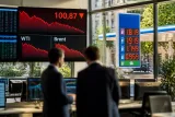 Le dollar freine alors que la stabilité du marché du travail américain alimente les craintes inflationnistes