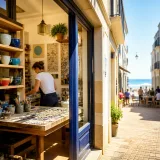 À 39 ans, une ex-gendarmière ouvre un café céramique et lance son atelier de mosaïque