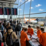 Grève des hôtesses et stewards d’EasyJet : près de 100 vols supprimés, les plannings au cœur du conflit