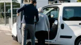 Une entreprise embauche le mari en CDD pour permettre la reprise du travail d'une commerciale après un cancer