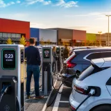 Baisse des tarifs de recharge : Carrefour riposte à Leclerc alors que le prix de l'électricité monte