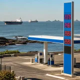 Le pétrole grimpe après le rétablissement d'un blocus américain contre l'Iran