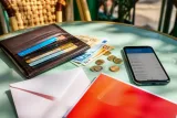 Comment limiter frais bancaires à l'étranger, profiter des primes pour bacheliers et préparer le Livret A