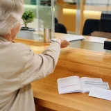 Depuis 2021, les banques restreignent les virements des grands‑parents vers le livret A des enfants