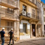 Adapter les logements aux canicules sans sacrifier le patrimoine : l'État face à un casse-tête national