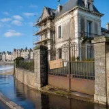 Dinard : la villa Surville cédée 150 000 € — un tarif de 214 €/m² face à un marché à 6 000 €/m²
