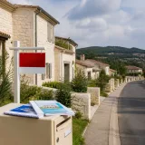 Prix immobiliers à Saint-Gély-du-Fesc : baisse sensible des maisons, prix moyens à 4 379 €/m²