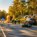 Un motard de 74 ans dans un état critique après une collision sur la route 220 à Orford