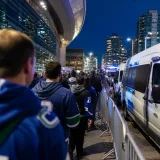 Le maire de Vancouver déclare ne pas vouloir voir les Canucks disputer des séries : polémique et questions de sécurité