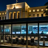 La Fed maintient ses taux mais la présidence Warsh suscite des interrogations