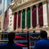 Wall Street hésite avant la réunion de la Fed, rotation hors des semi-conducteurs