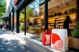 Monoprix modernise son identité visuelle pour réaffirmer son statut d’icône du quotidien