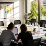 La canicule freine la créativité et transforme les pratiques des relations publiques