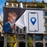 Apple retire à Milan un visuel montrant un très jeune enfant et change le message de sa campagne