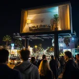 Netflix suspend un salon au‑dessus de Sunset Boulevard pour promouvoir The Last House