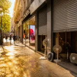 Canicule et soldes 2026 : la climatisation creuse l'écart entre petits commerçants et enseignes nationales