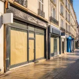 Les fermetures d'enseignes creusent la vacance des centres-villes et reconfigurent le commerce