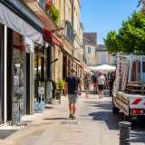 À Bergerac, la municipalité pousse les commerces à s'adapter aux canicules et à la fin des soldes