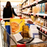 Les prix mondiaux des aliments repartent à la hausse, première incidence sur le panier des ménages