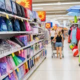 Les cartables en rayon dès juillet : des familles exaspérées par l'anticipation commerciale
