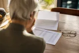 Un relevé de carrière vide : que peut verser la solidarité nationale aux seniors sans trimestres ?