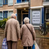 Aux Pays-Bas, le salaire minimum atteint 14,99 € et les pensions augmentent en juillet 2026