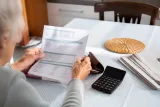 Le comité de suivi propose de freiner la revalorisation des pensions jusqu'en 2030 pour assainir les comptes