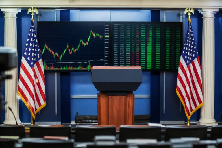 Trump affiche son soutien aux cryptos, Bitcoin rebondit tandis que les « baleines » accumulent