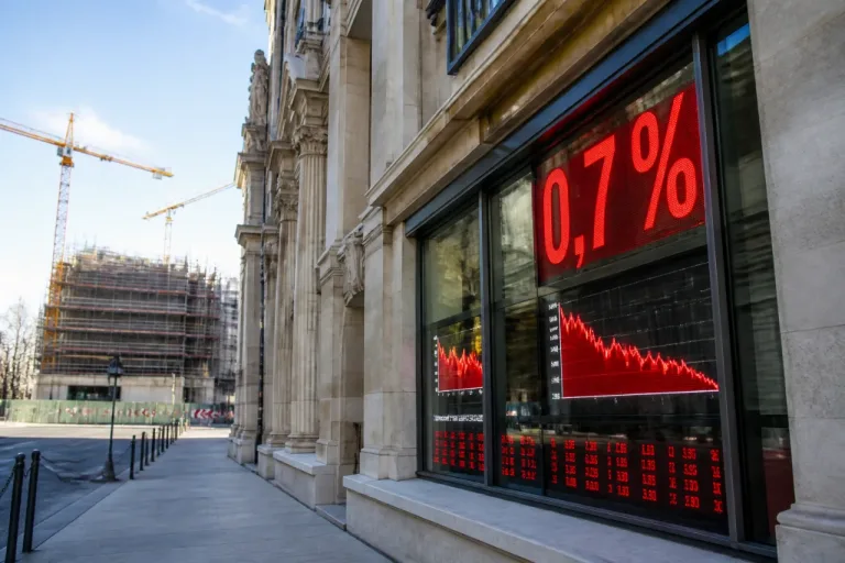 La croissance 2026 ramenée à 0,7 % : quel impact sur les comptes publics et le pouvoir d'achat ?