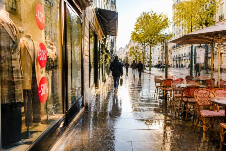 Ralentissement mondial : pourquoi la France subit la contraction de la demande et des services