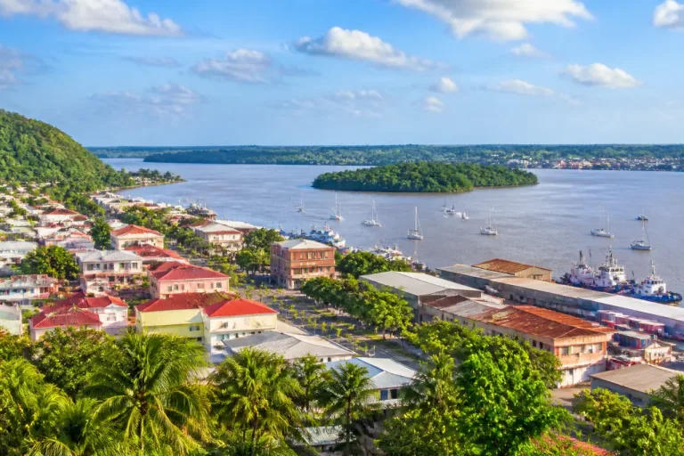 Guyane: inflation en net repli et climat des affaires en hausse, mais alertes sur le surendettement