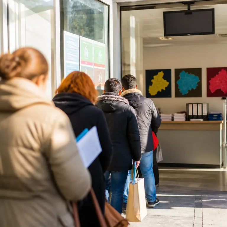 Plus de la moitié des personnes exclues du chômage en Belgique sollicitent le revenu d'intégration