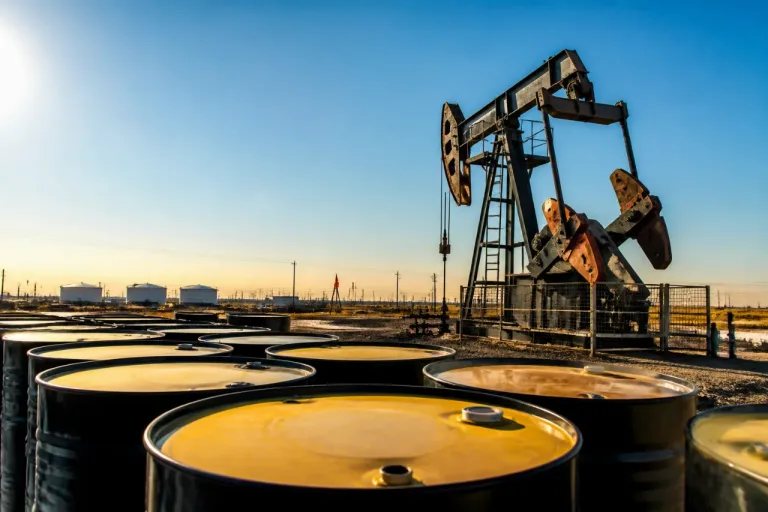 Pétrole: stagnation des cours sur fond d’espoirs de détente entre Washington et Téhéran