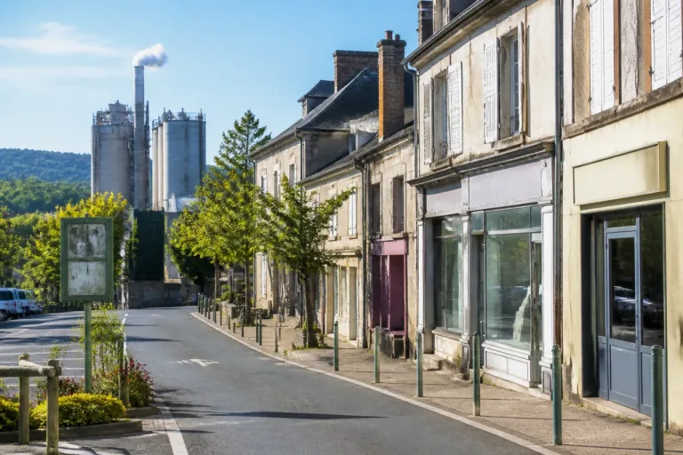 Le Lot confronté à une économie à deux vitesses : l'absence de PME pèse sur la reprise