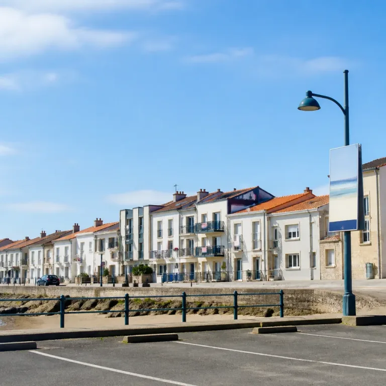 Prix en baisse sur le littoral : cinq villes de Charente‑Maritime deviennent accessibles